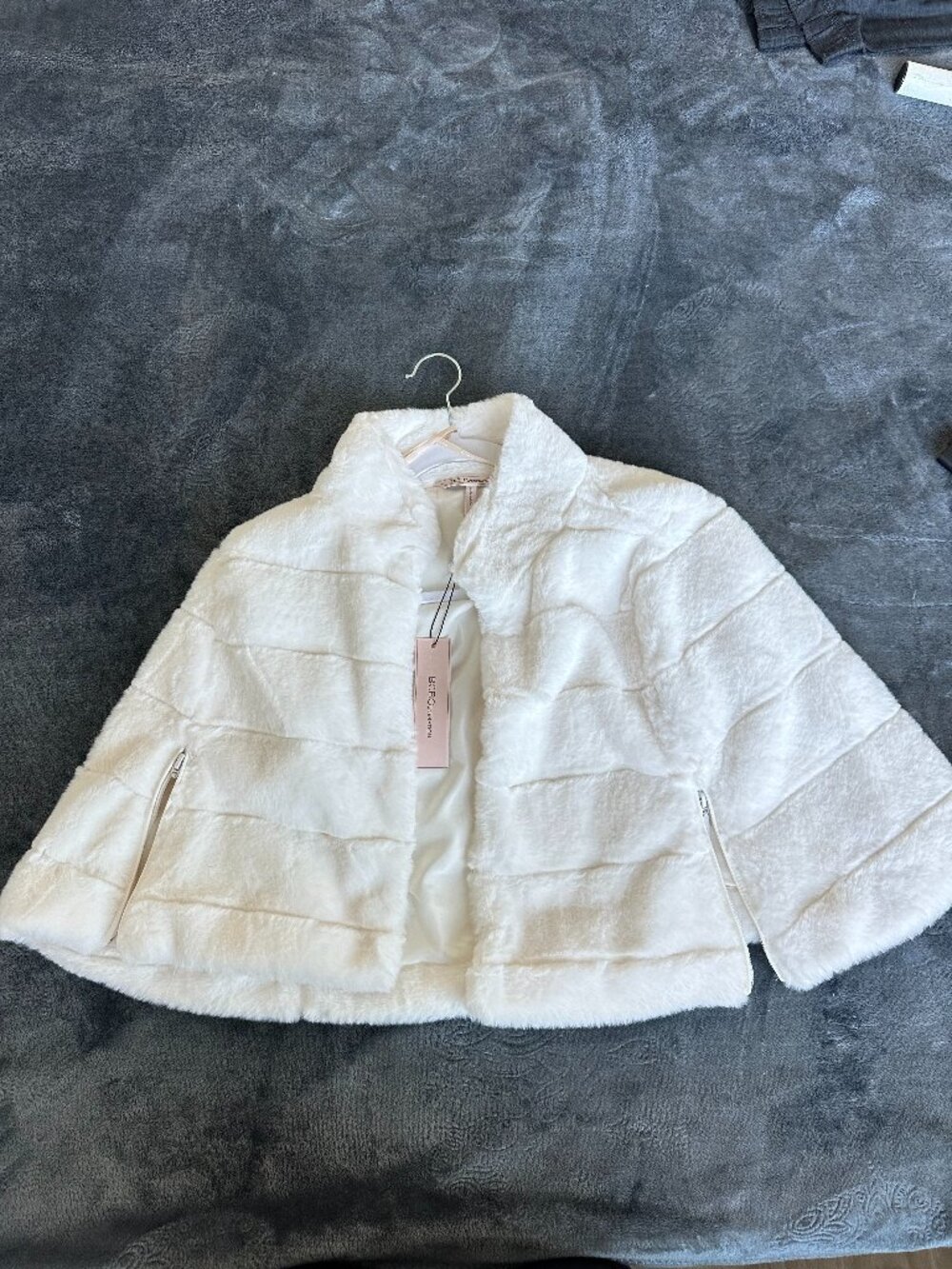 NWT BCBG Generation Ivory Faux Fur Cropped Cape Jacket